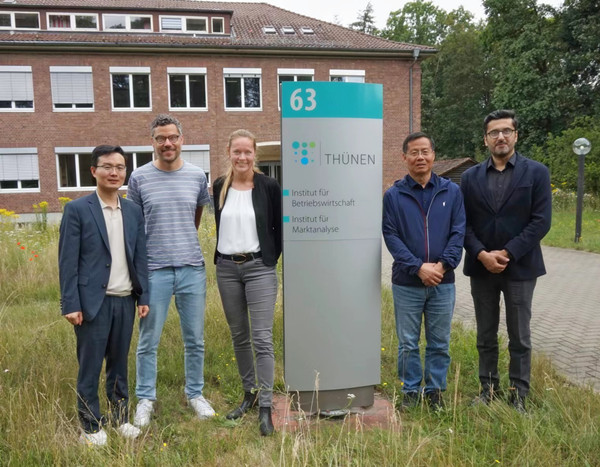 950244ce47654f9b85b33884bd61fee6.jpg 杜能研究所走访交流_副本_副本.jpg